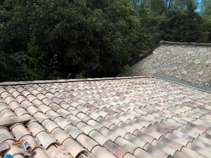 Réalisation de réfection de toiture dans le Var